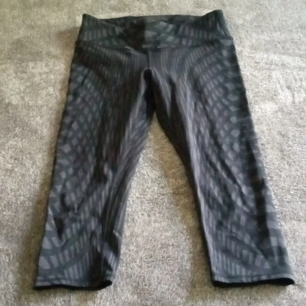 ALO Yoga Air Brush Black Arches Capris